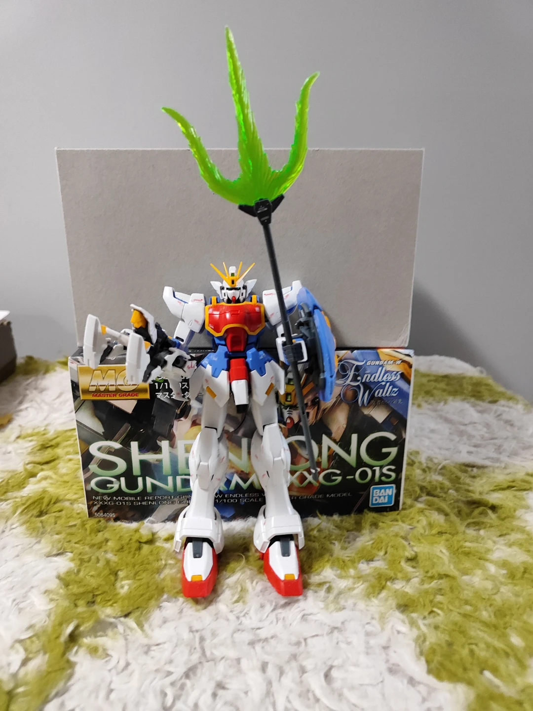 Bandai HG Endless Waltz Gundam Wing XXXG-01S Model Kit - photo 2