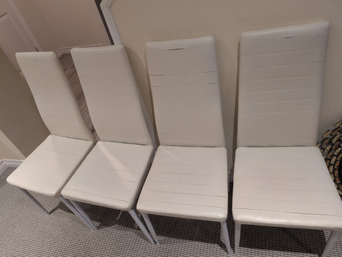 Set of 4 White Dining Chairs 🥕