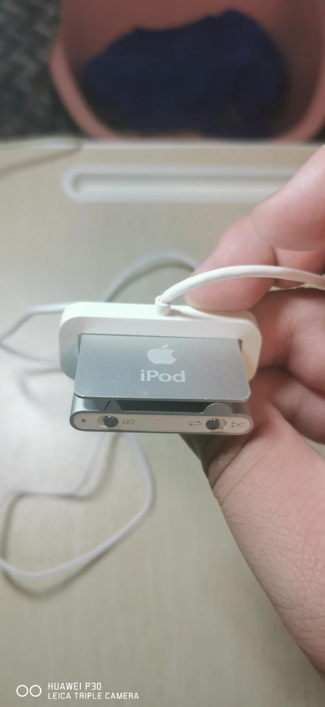 Apple iPod Shuffle with Dock Charger - photo 4