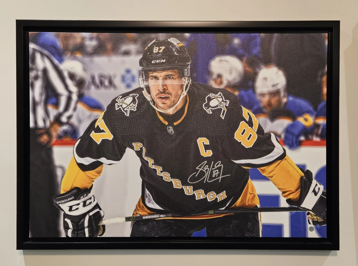 Framed Pittsburgh Penguins Sidney Crosby Signed Framesworth CoA