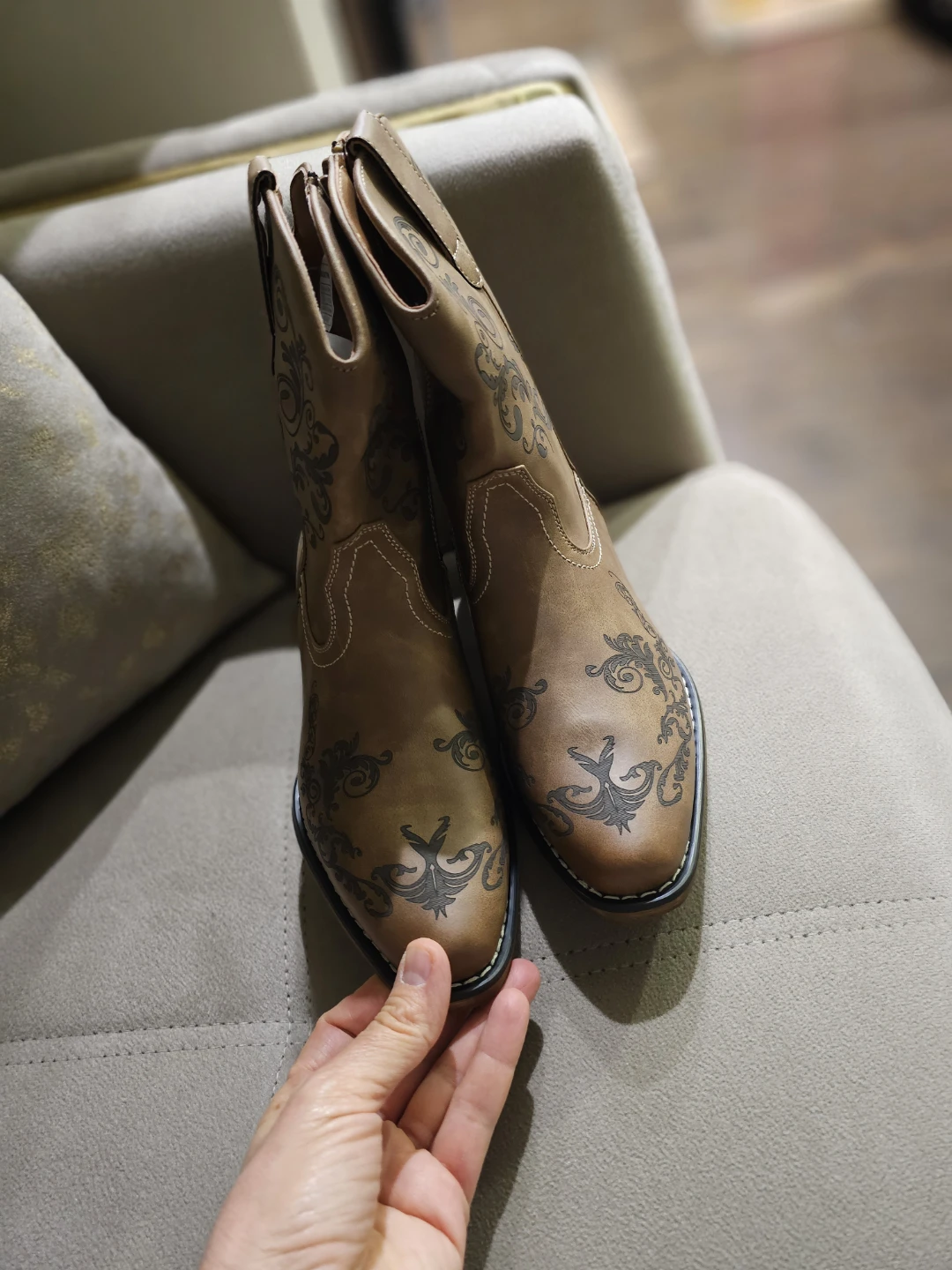 Cowboy women boots (size 8) - photo 2