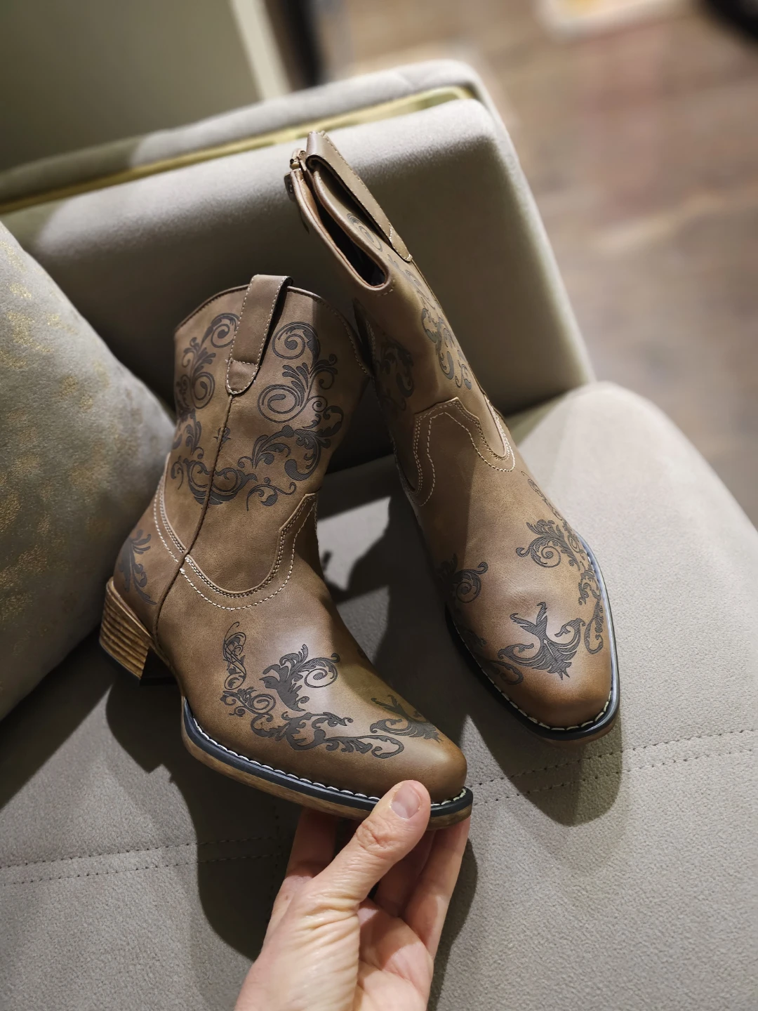 Cowboy women boots (size 8) - photo 3