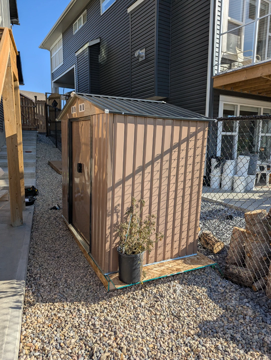 Brown Metal Storage Shed 🥕 - photo 2