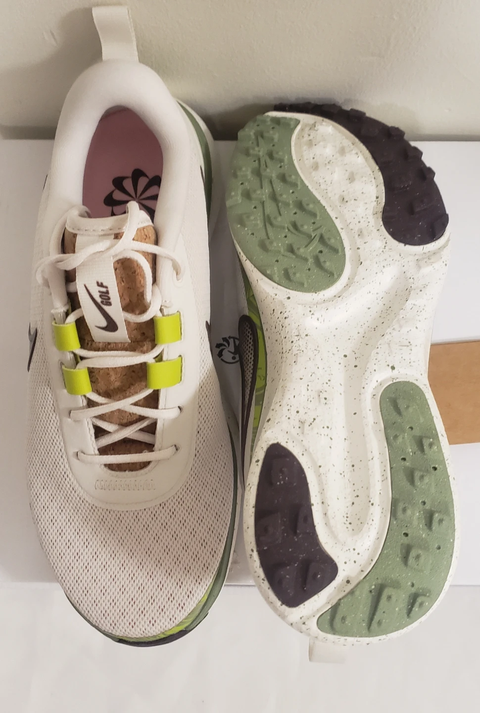 Brand new Womens Nike  Infinity Golf  Ace Nature Shous