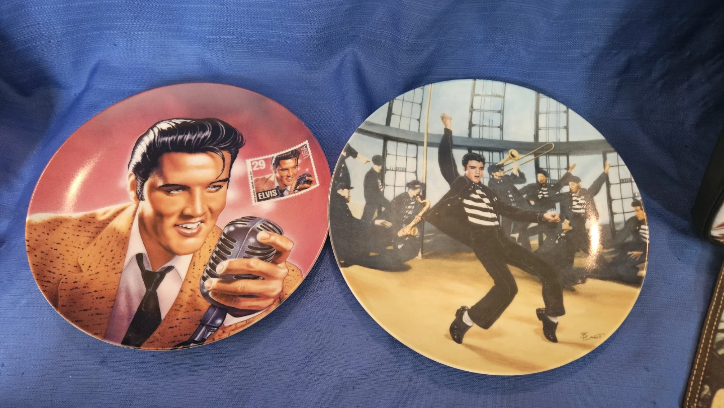 Set of 2 Elvis Presley Commemorative Collector Plates