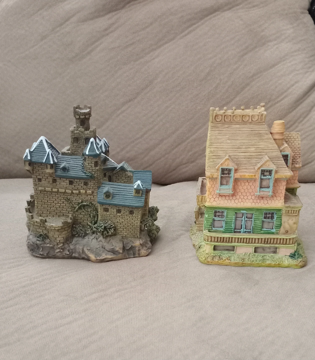Set of 2 Miniature Houses/Castles - photo 2