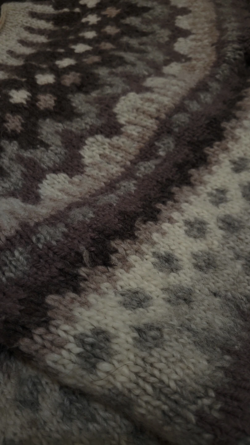 Hand-knit Wool Sweater - photo 2