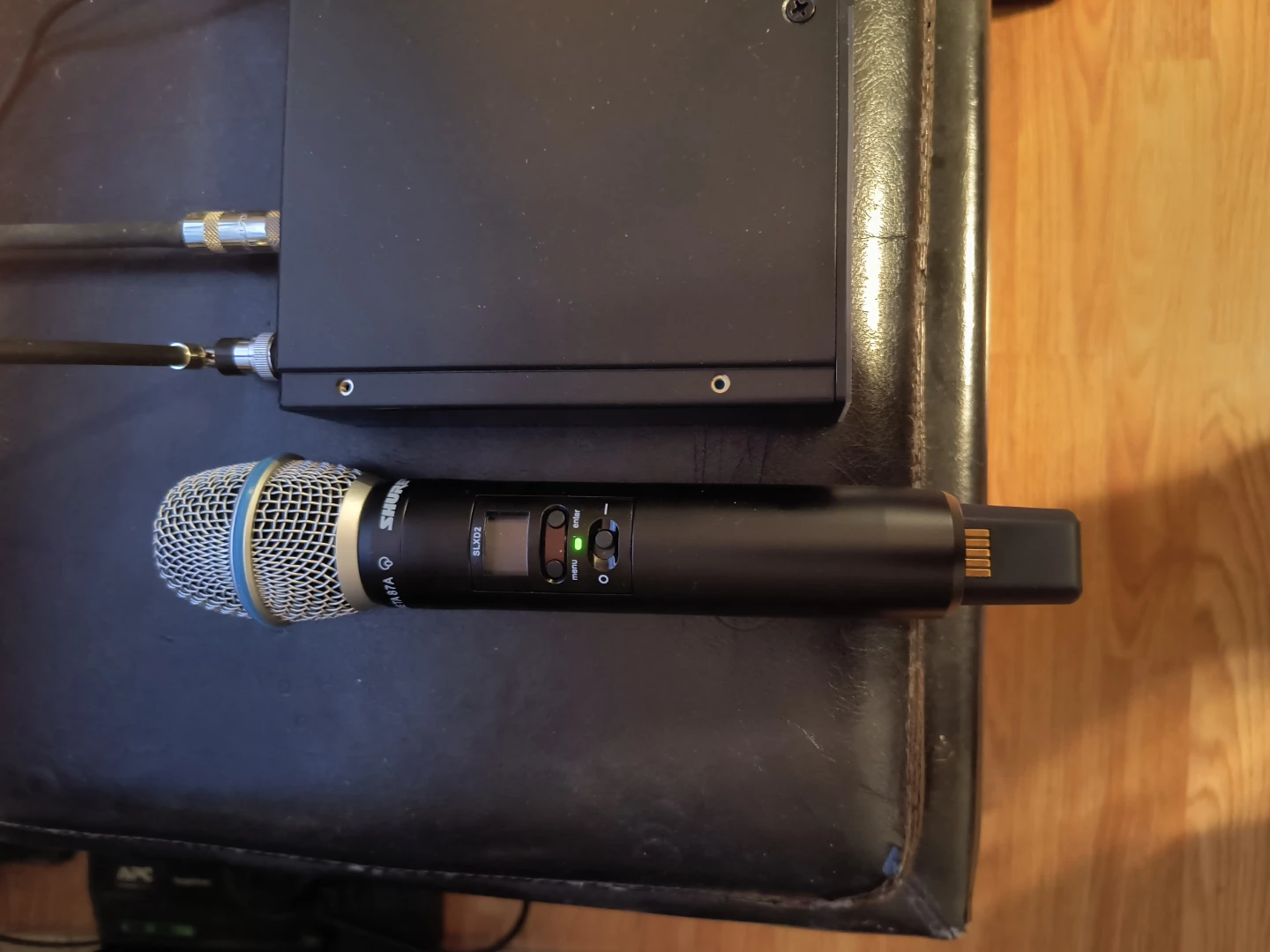 Brand New Shure SLXD4 BETA 87A Wireless Vocal Microphone System - photo 5