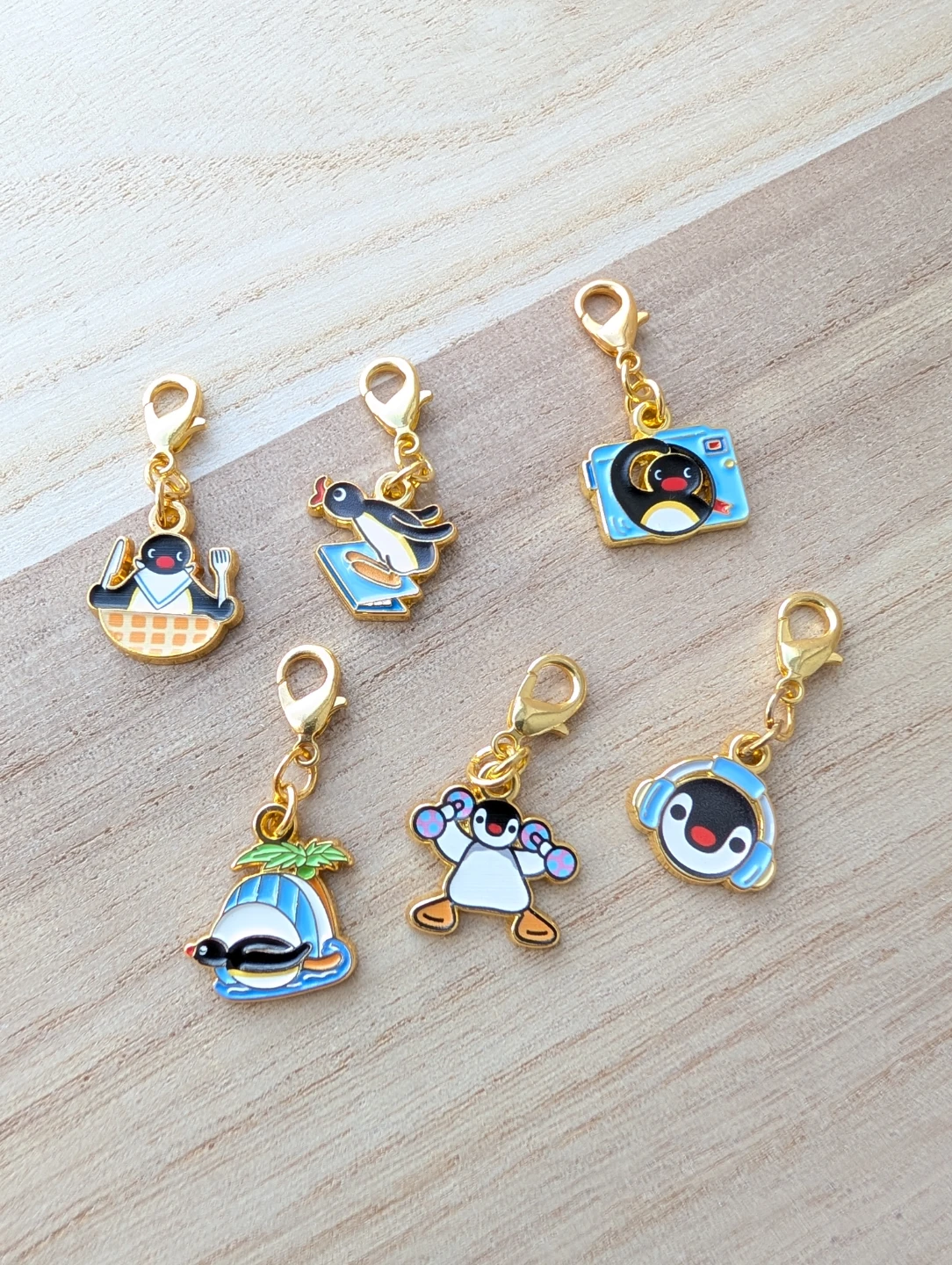Set of 6 pingu Pinga pendants charms keychains (new)