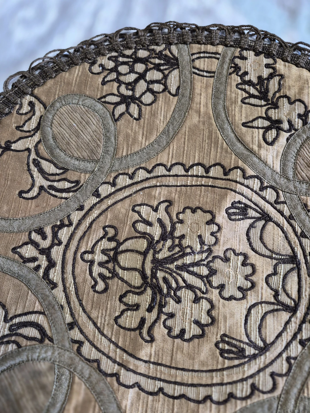 Beautiful Vintage 15" Round Tapestry Doilie Placemat Table Decor - photo 4