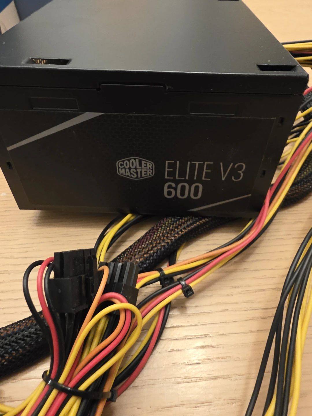 Cooler Master Elite V3 600W Power Supply - photo 3