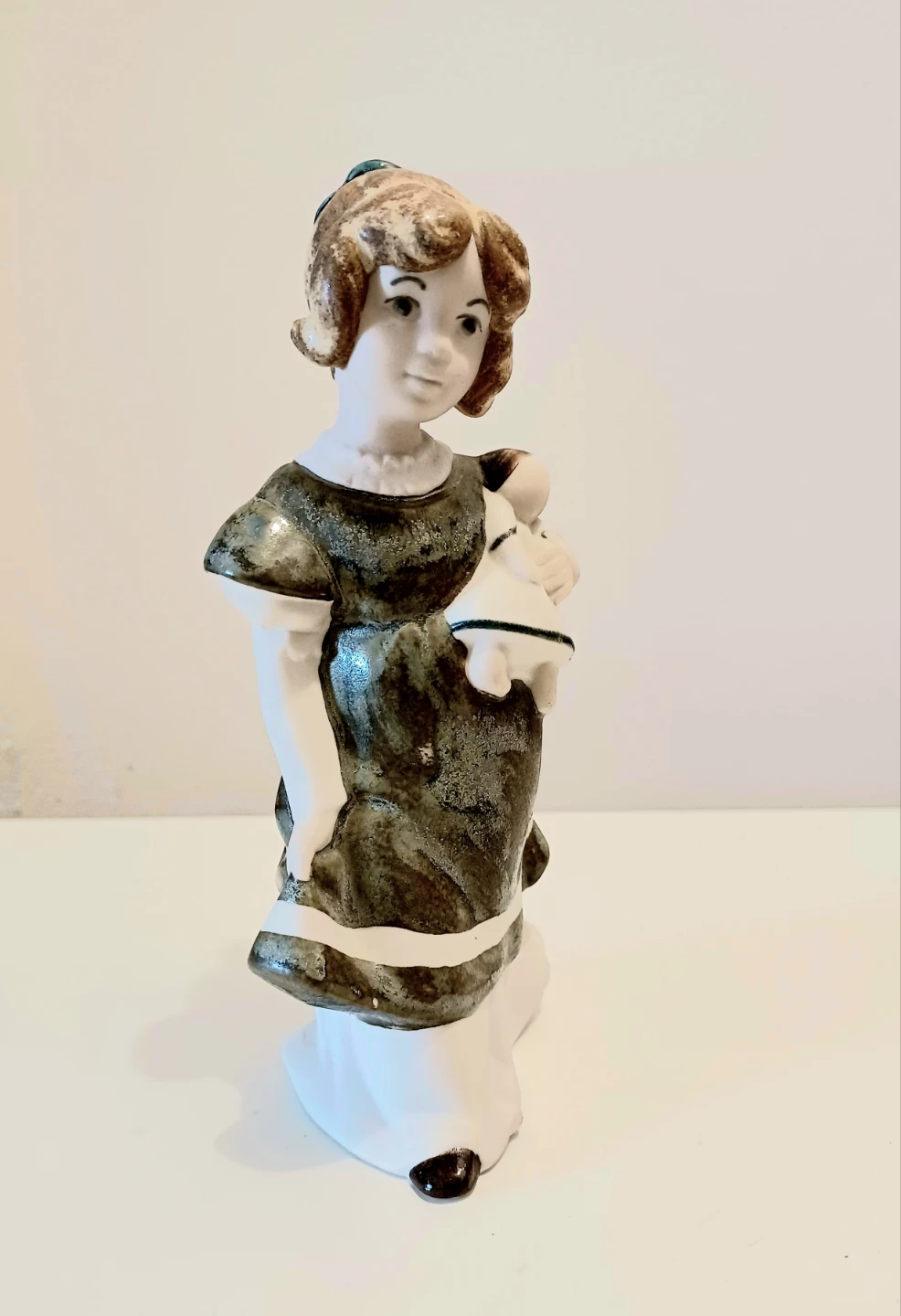 REX Valencia "Young Girl with Doll"  Figurine - photo 2