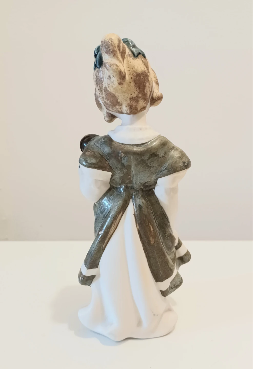 REX Valencia "Young Girl with Doll"  Figurine - photo 3