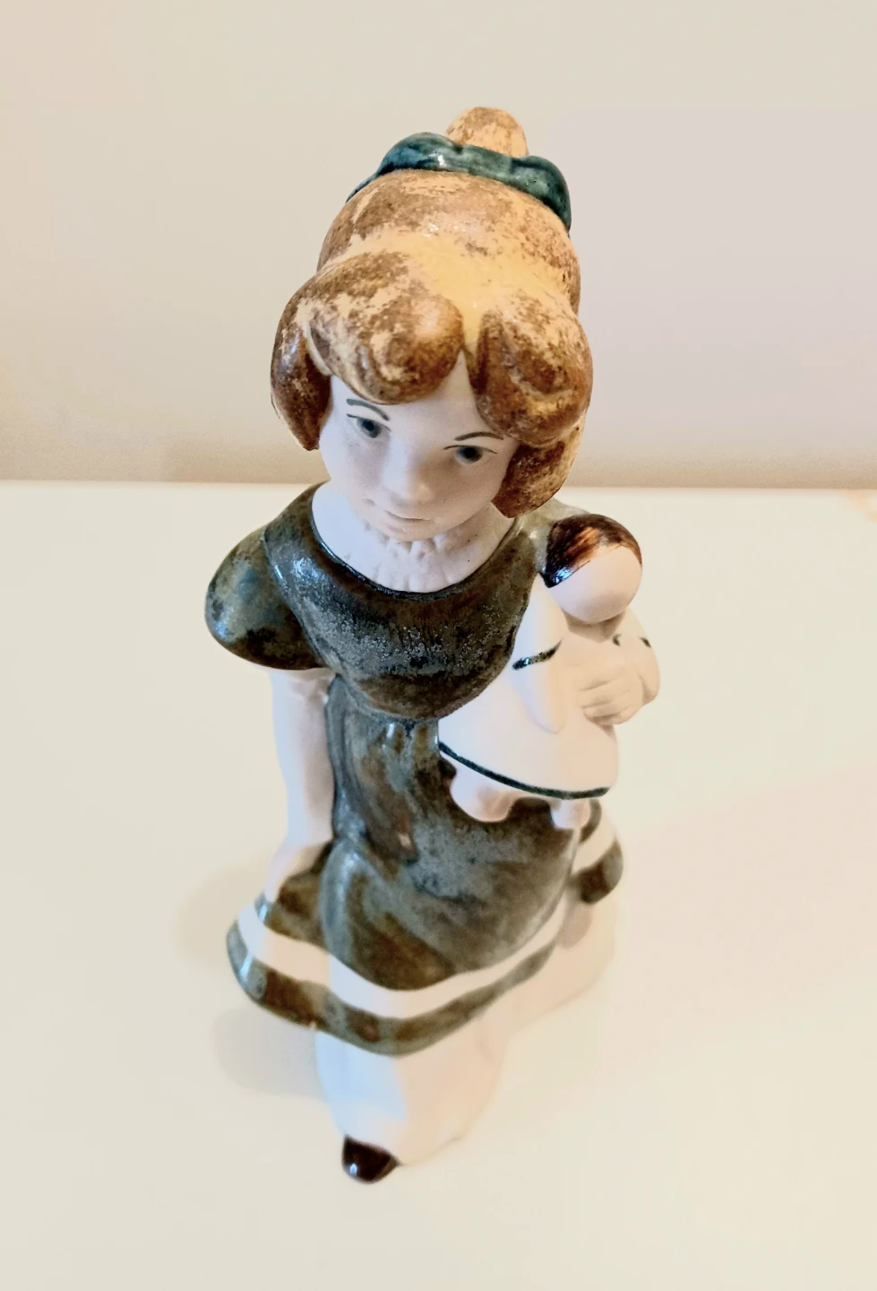 REX Valencia "Young Girl with Doll"  Figurine - photo 4