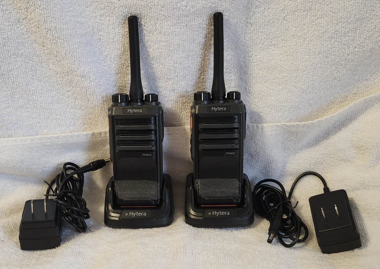 Hytera PD402i Walkie Talkie with charger 2 Qty - Pre-owned - photo 2