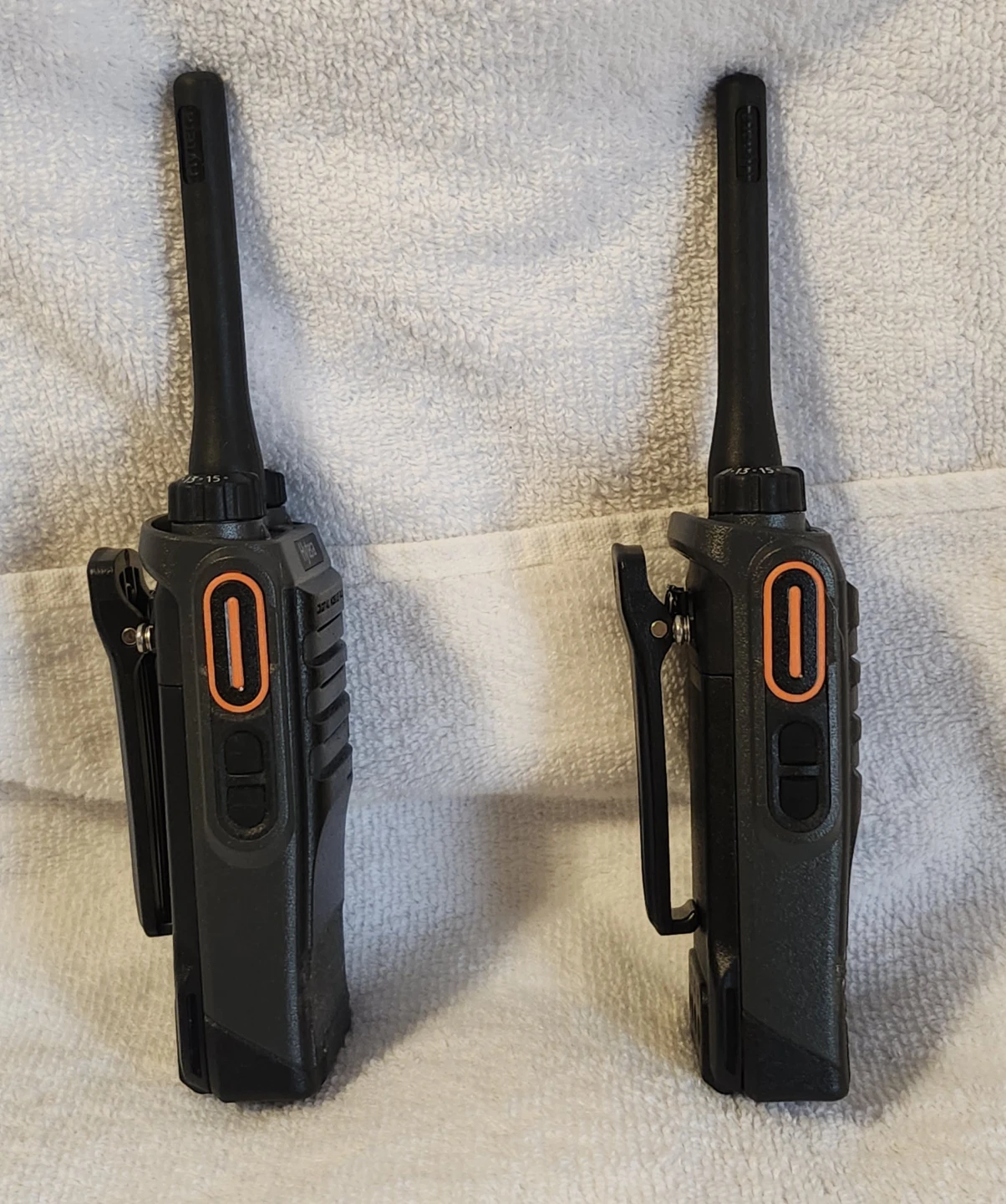 Hytera PD402i Walkie Talkie with charger 2 Qty - Pre-owned - photo 4
