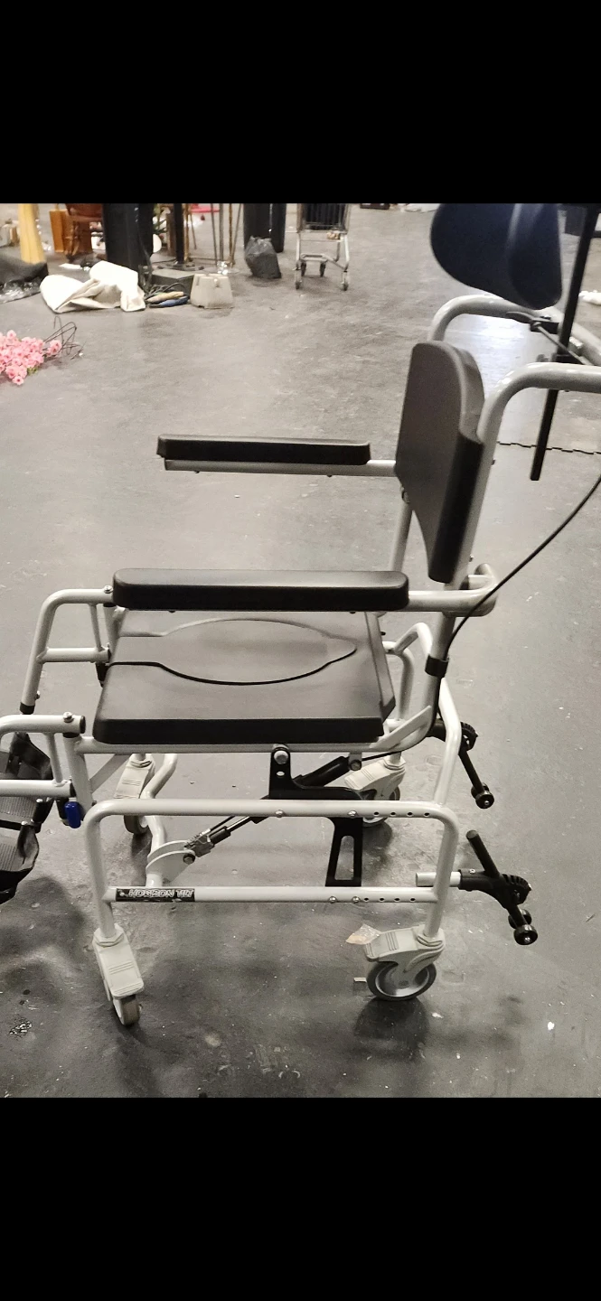 Horizon Tilt Power Plus Mobility Commode - photo 4