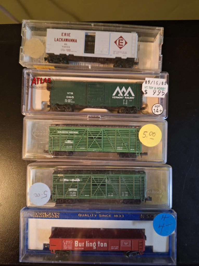 Assorted N Scale Model Train Cars - Atlas , Bachmann,etc - photo 2