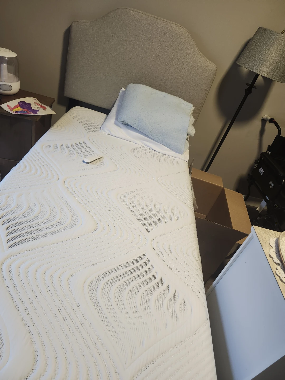 Cool Comfort Mattress with bed frame. - photo 2