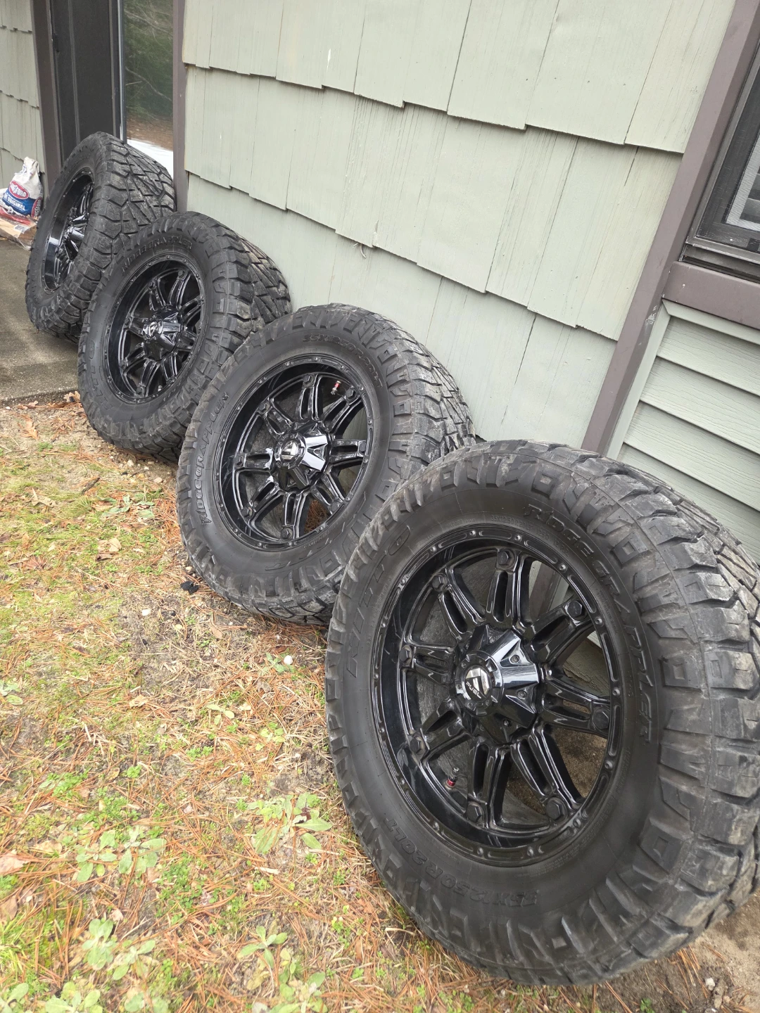 Fuel Wheels 35x12.50R20LT Tires (Set of 4) - photo 3