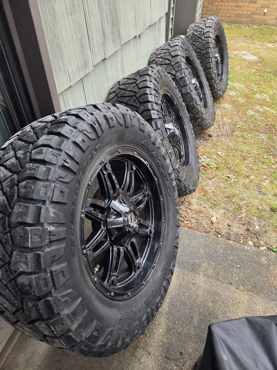 Fuel Wheels 35x12.50R20LT Tires (Set of 4) - photo 4