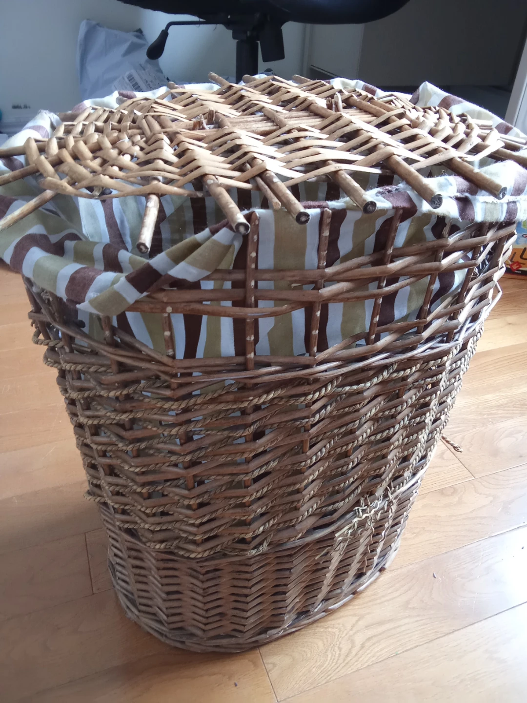 Wicker laundry basket