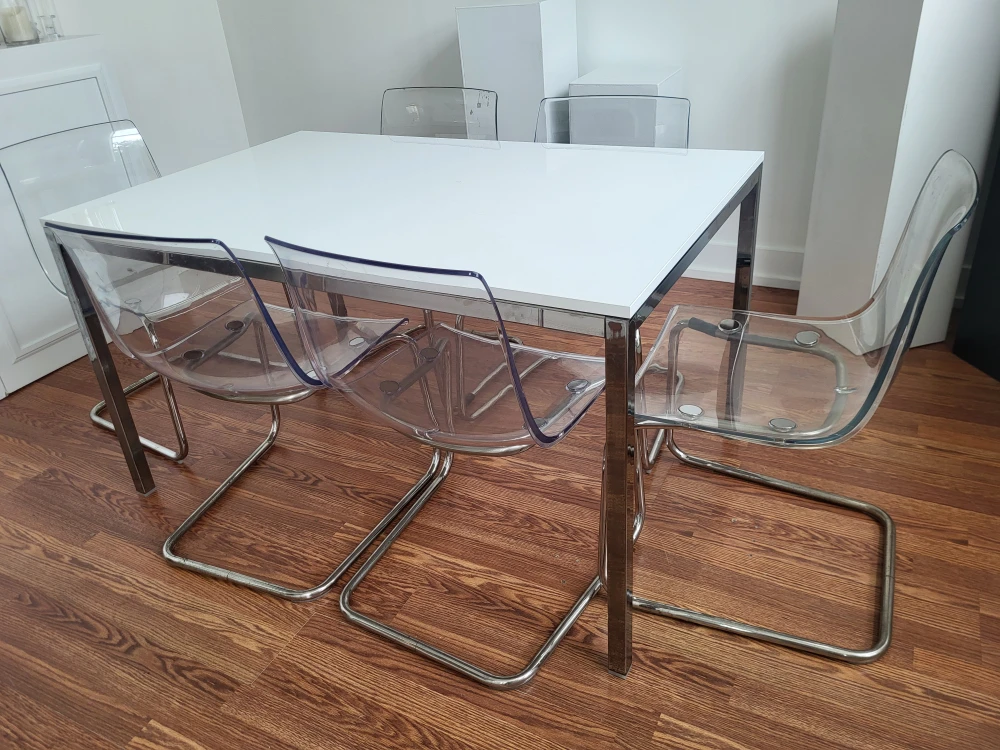 White Dining Table with 4 Clear Chairs - photo 2