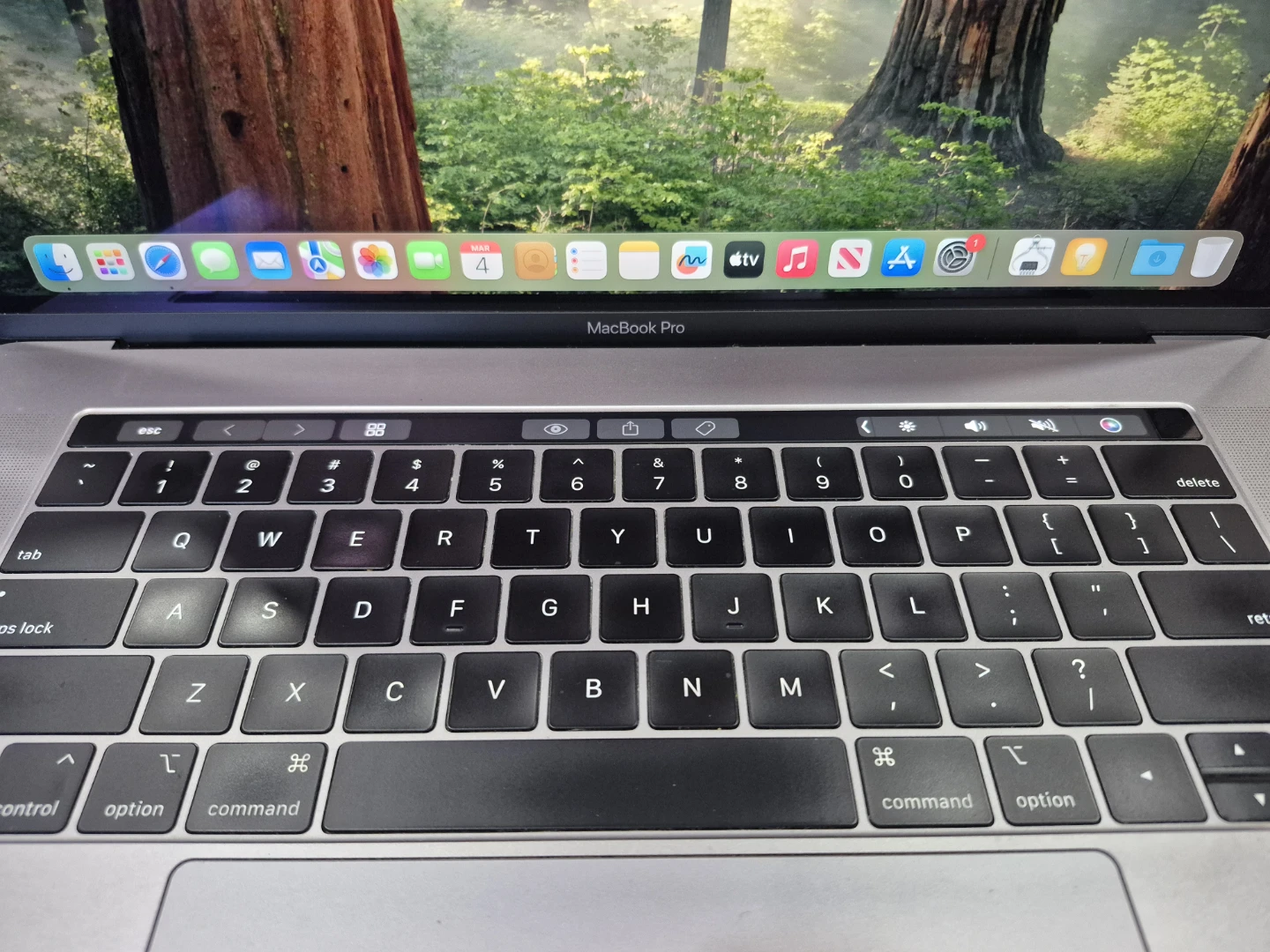 Apple MacBook Pro 15", 2019 i7 16gbram 256gb with touchbar - photo 2
