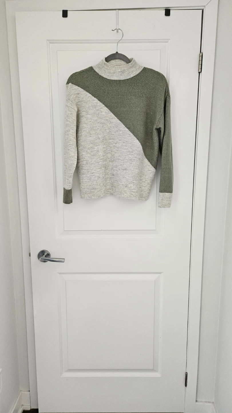 Reitmans Women's Mock Neck Sweater - Size Small - photo 4