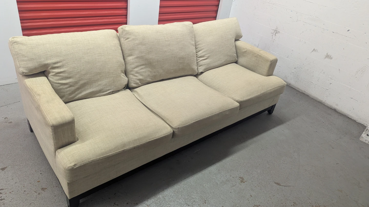 Free Delivery - Couch - photo 2