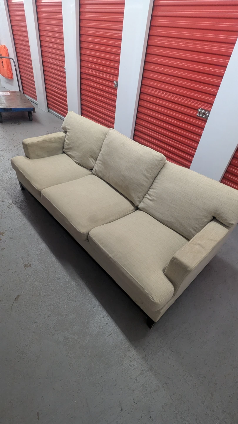 Free Delivery - Couch - photo 4