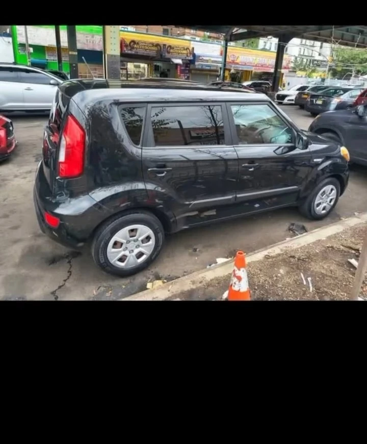 Black Kia Soul