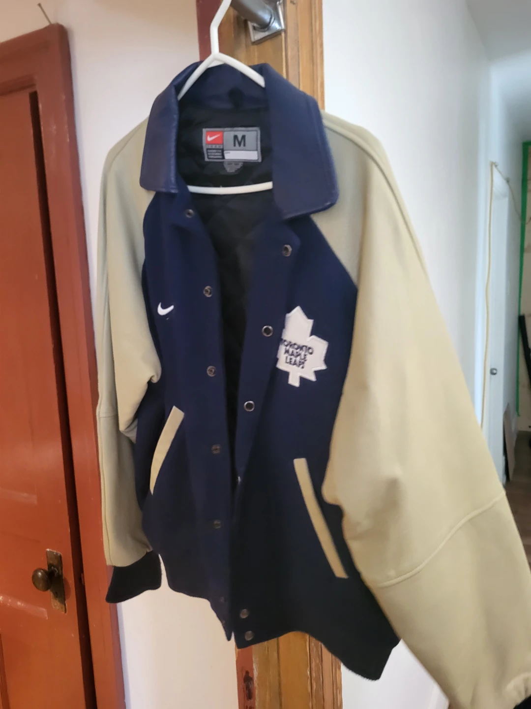 Nike Toronto Maple Leafs Bomber Jacket Size M - photo 2