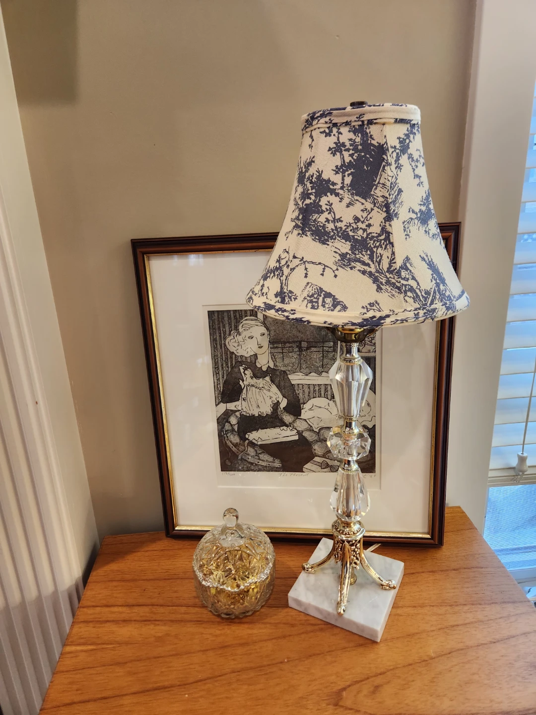 DELIGHTFUL 1950's lamp with CLASSIC TOLE patterned shade!