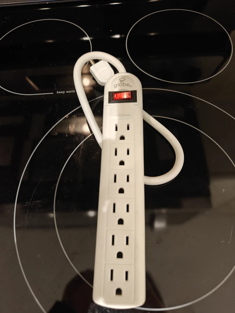 Globe Electric 6-Outlet Power Strip with Switch