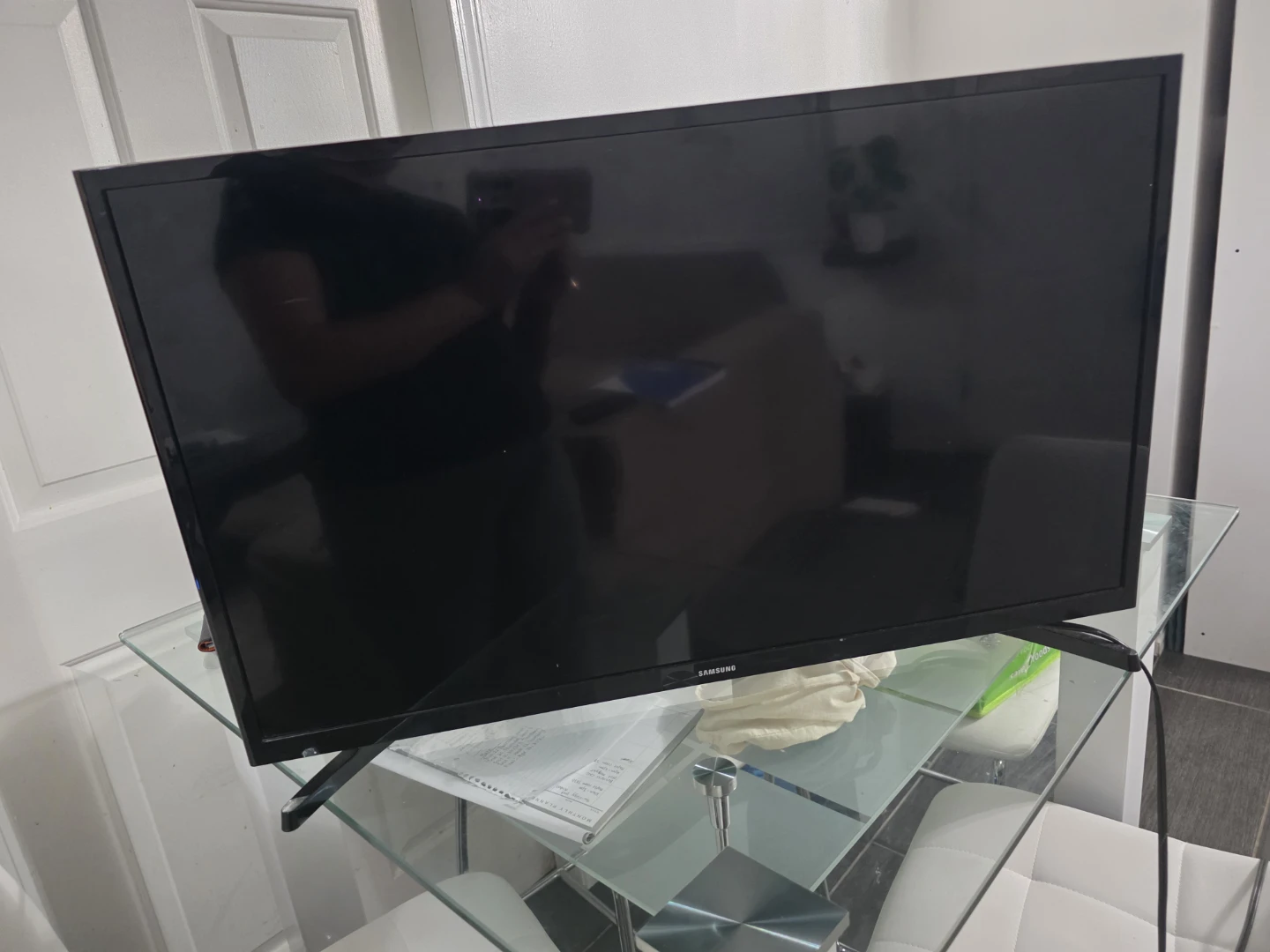 Samsung Flat Screen TV 27" - photo 2