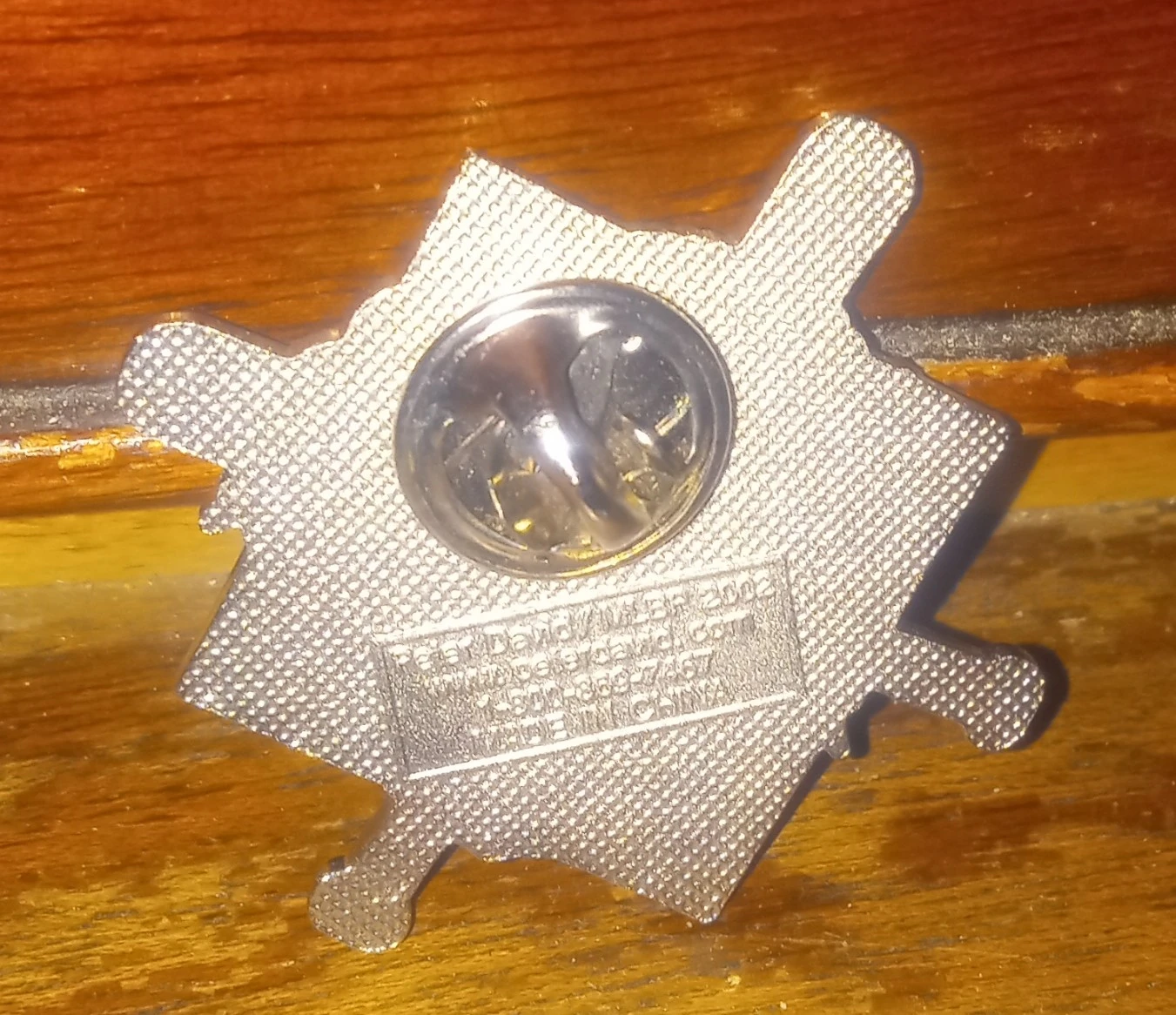 Chicago White Sox Baseball Glove and Bats Lapel Pin - photo 2