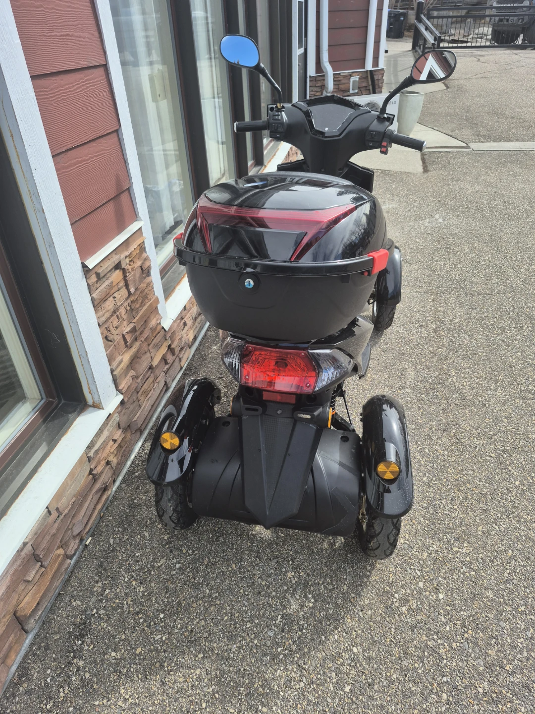 Vevor 3-Wheel Mobility Scooter with Storage - photo 3