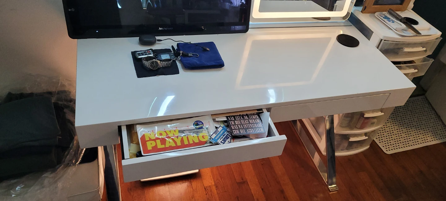 Desk with 2 drawers