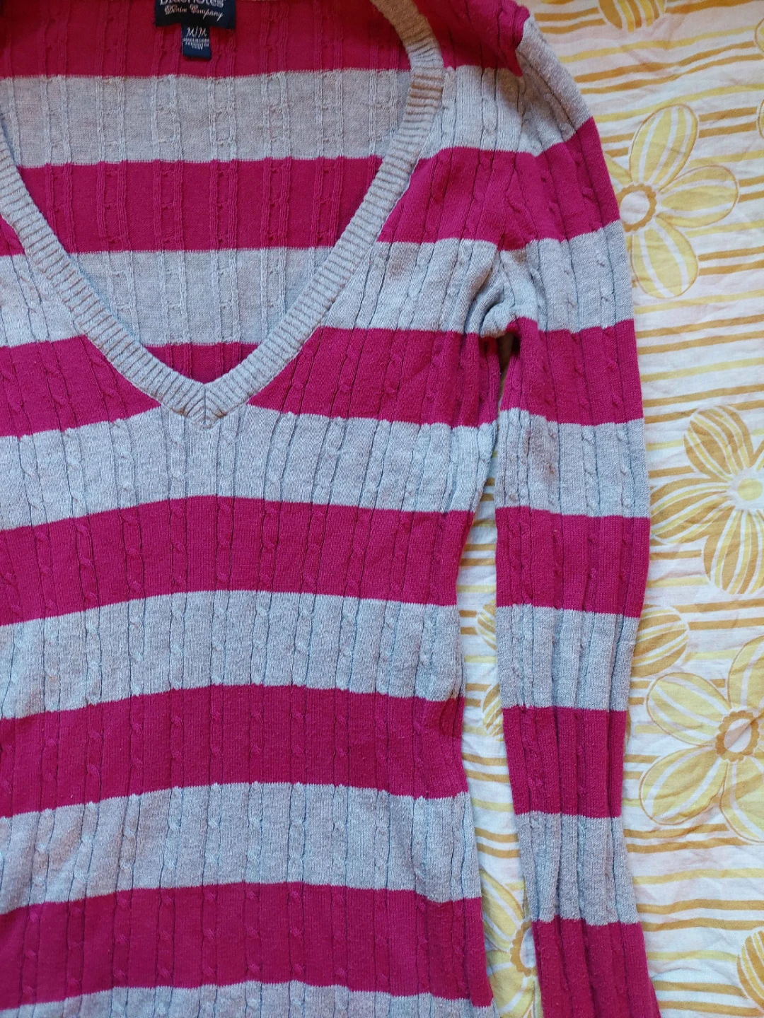 Pink and grey striped sweater with a V-neckline - photo 3