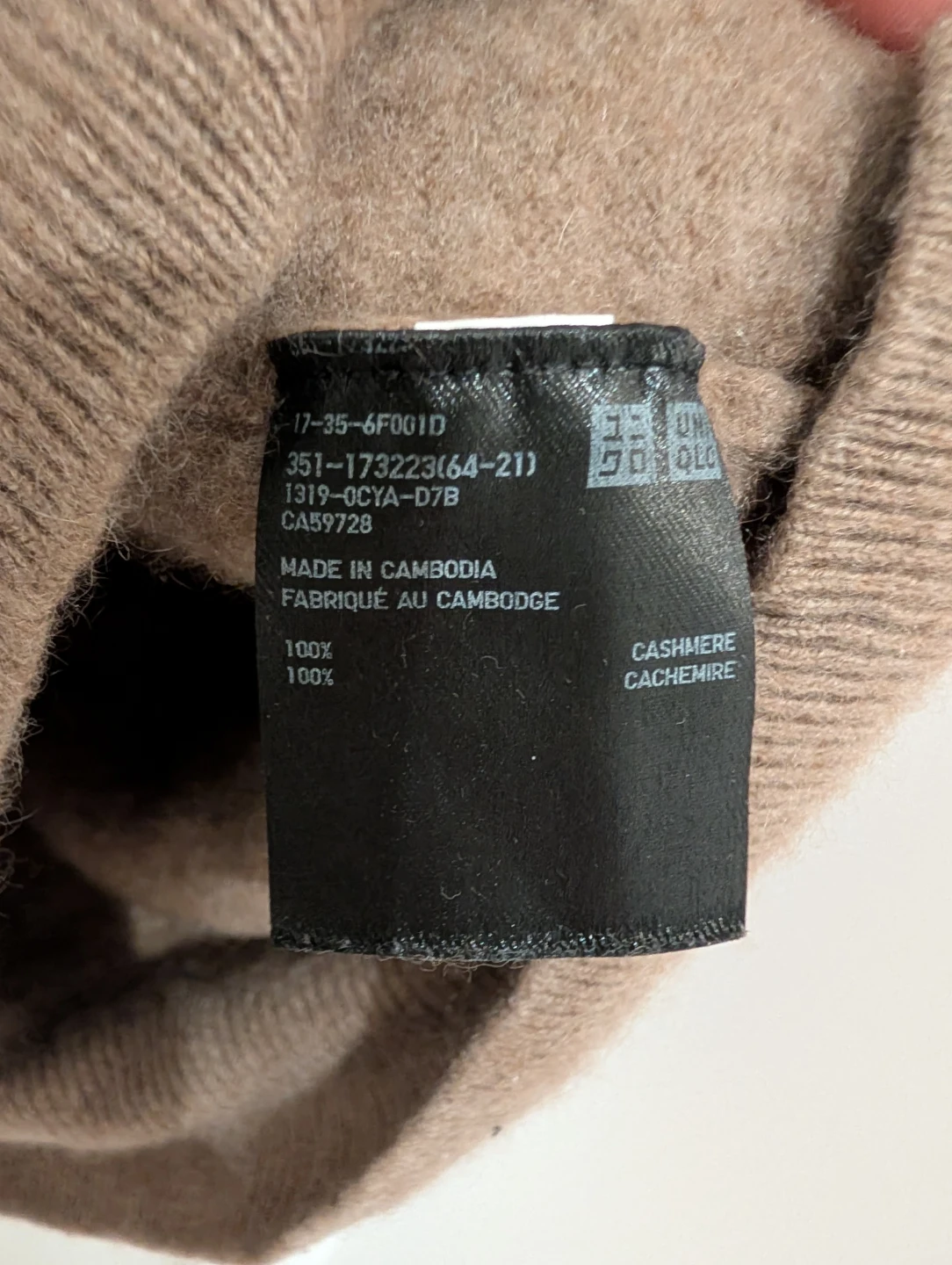 100% Cashmere V-Neck Sweater - photo 2