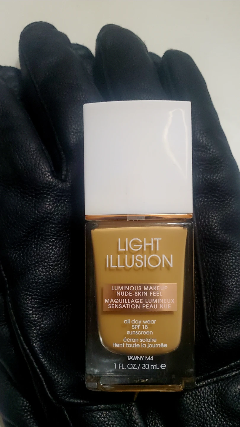 Light Illusion Foundation Tawny M4