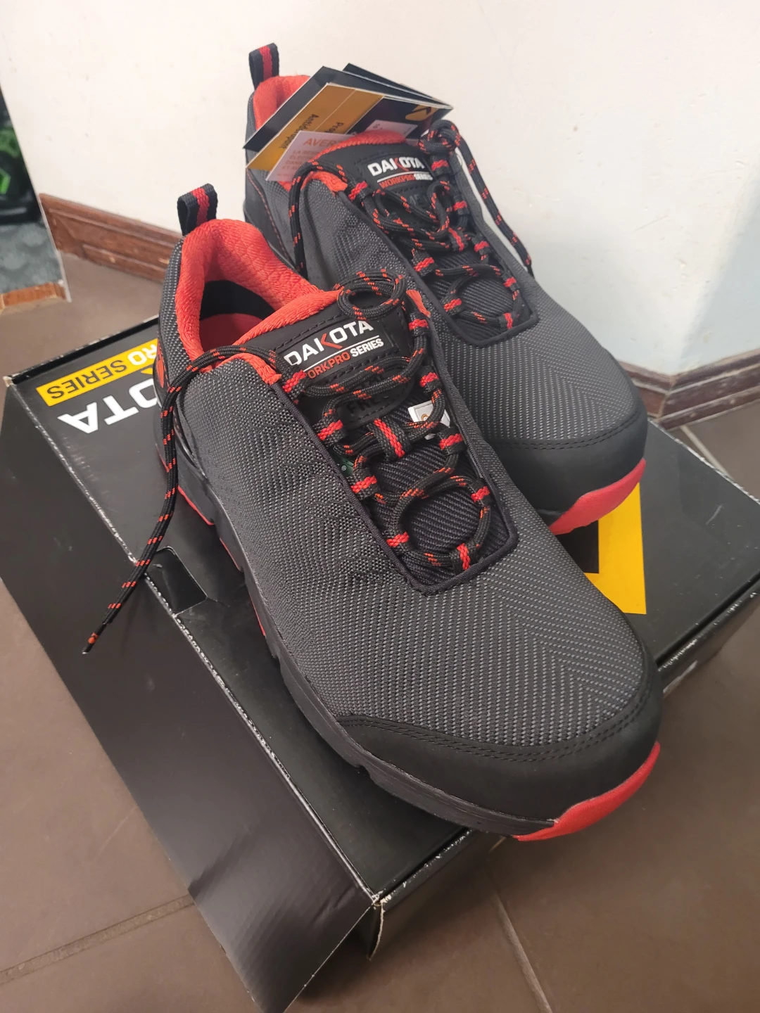 Dakota Workpro Series Men's Black/Red Safety Shoes Size 10