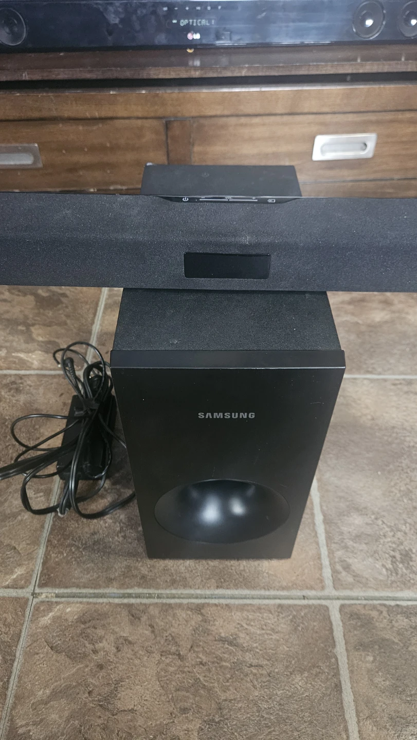 Samsung Soundbar with Subwoofer