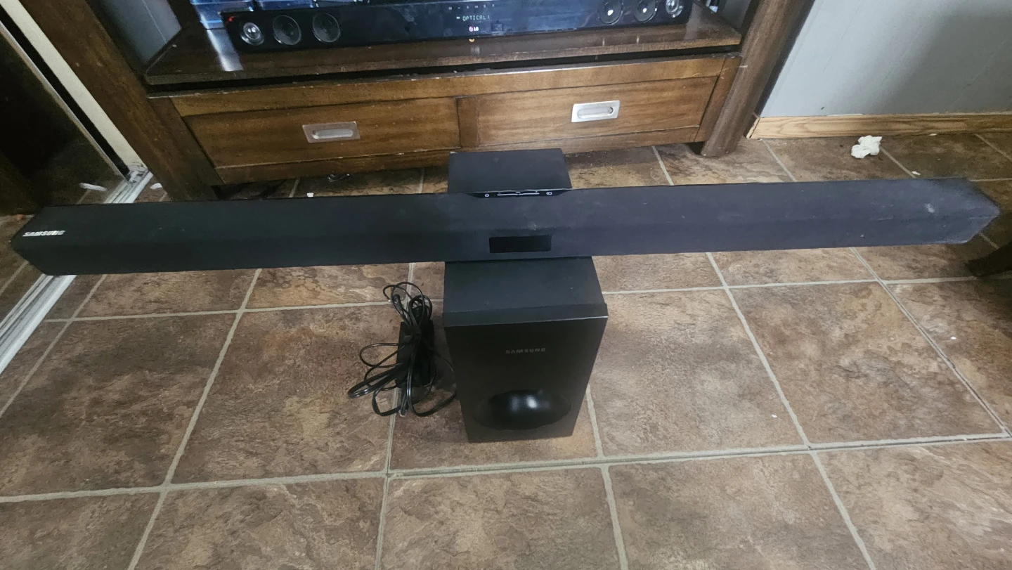 Samsung Soundbar with Subwoofer - photo 2