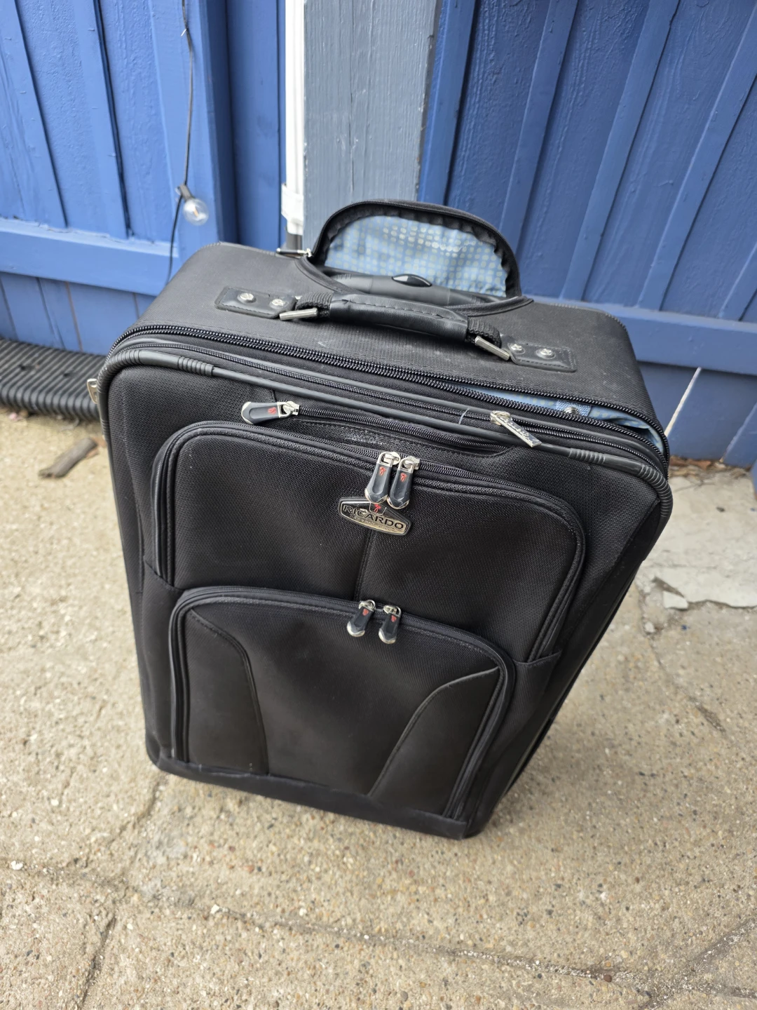 Ricardo Black Rolling Suitcase - photo 3