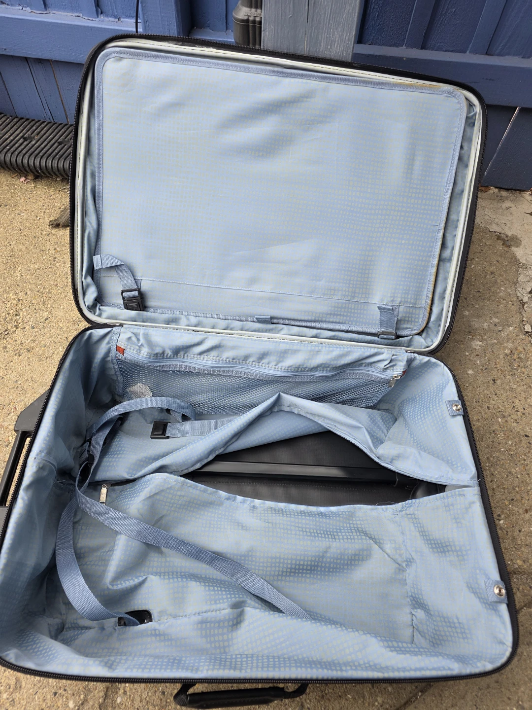 Ricardo Black Rolling Suitcase - photo 5