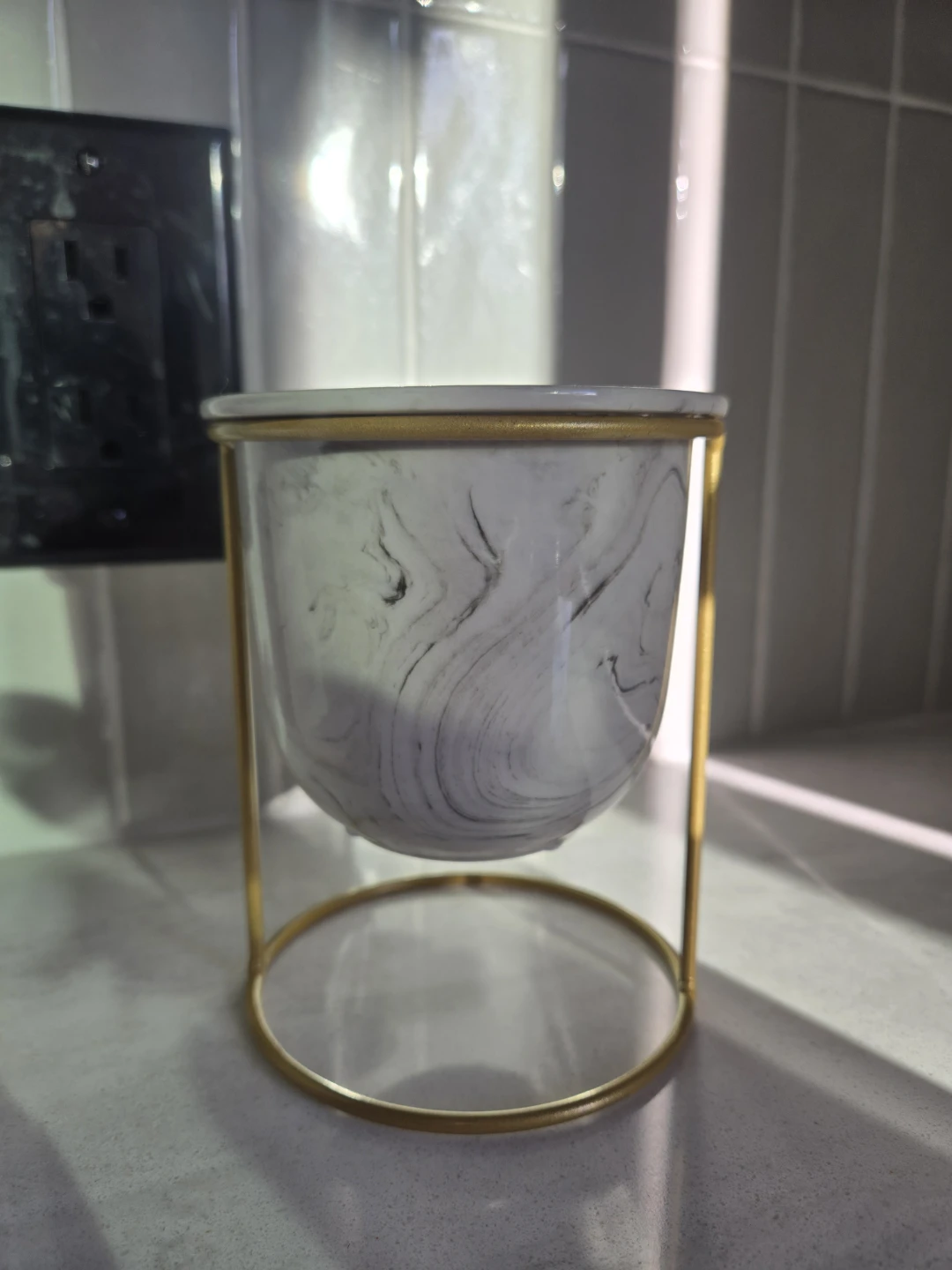2 cute plant pots - white and gold 🥕 - photo 2