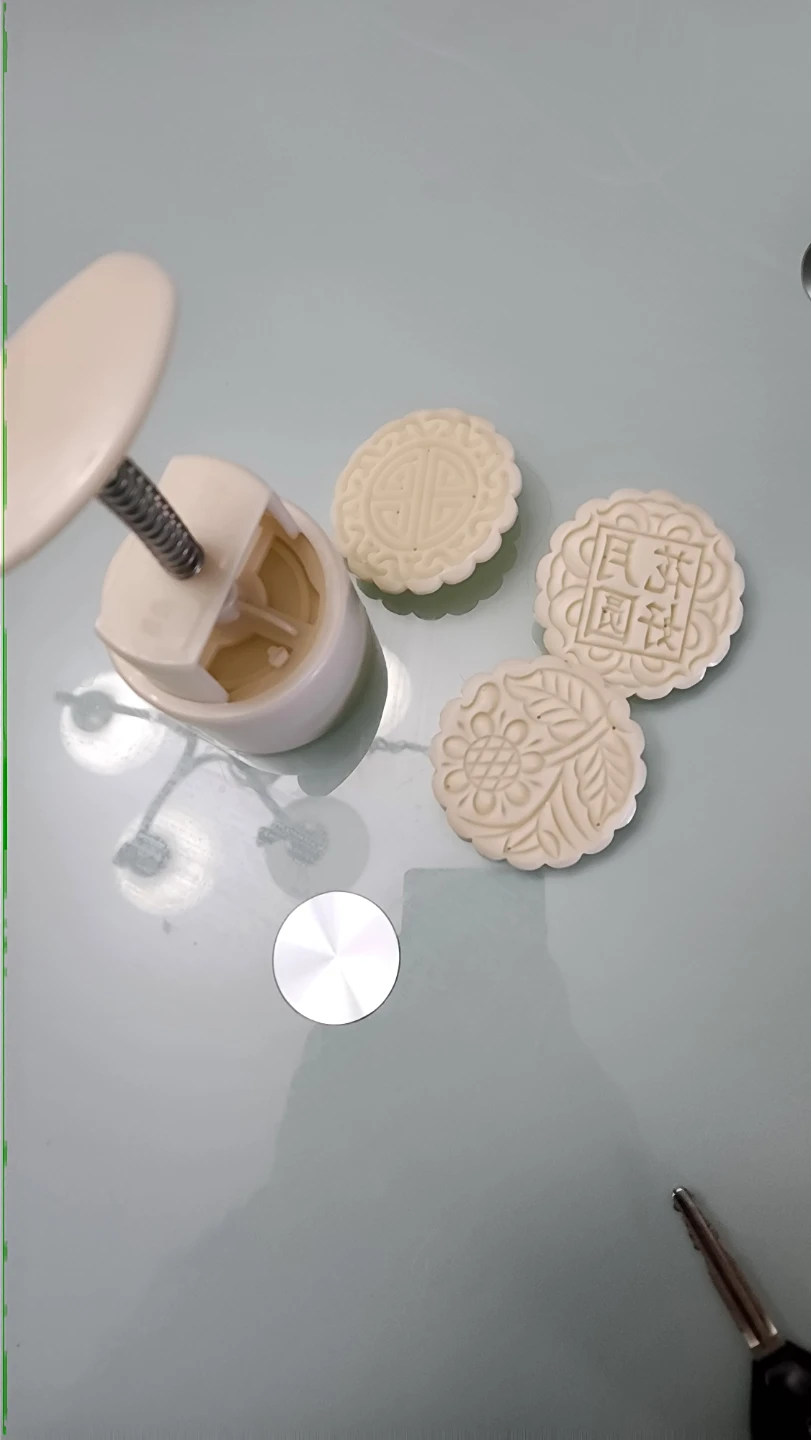 Moon cake press/maker