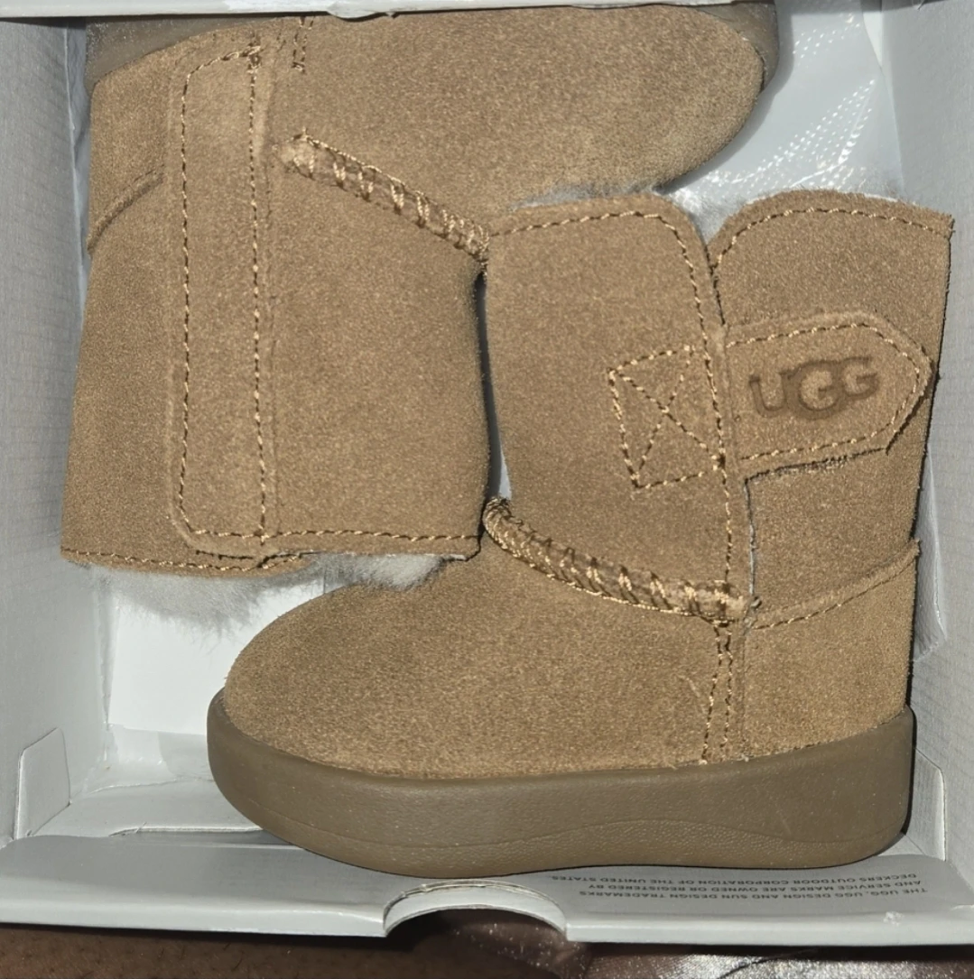 *UNWORN* UGG Baby Keelan II Boots